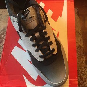 NWT Brand New In Box Mens Air Max 1 Premium Size 9.5